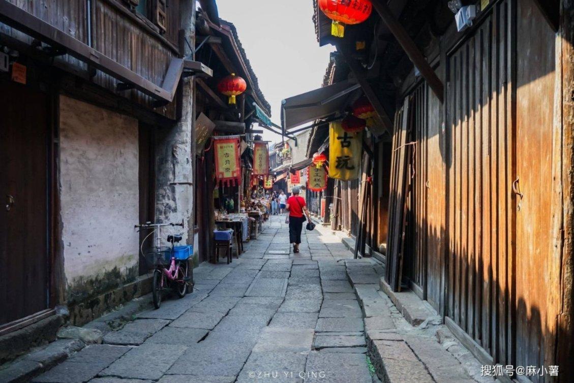 乡村爱情16:三巨头互坑笑点多,张小英获重用